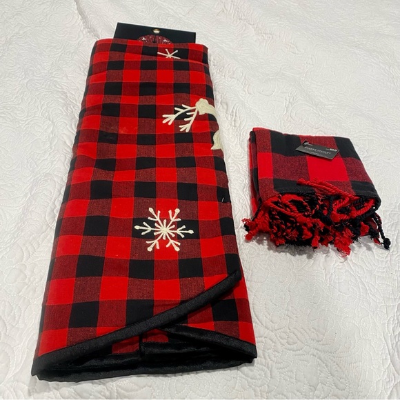 Christmas Tree Skirt with Table Throw - Picture 3 of 10